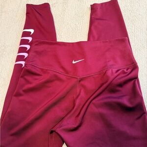 Nike Tight Fit Burgundy Leggings 7/8